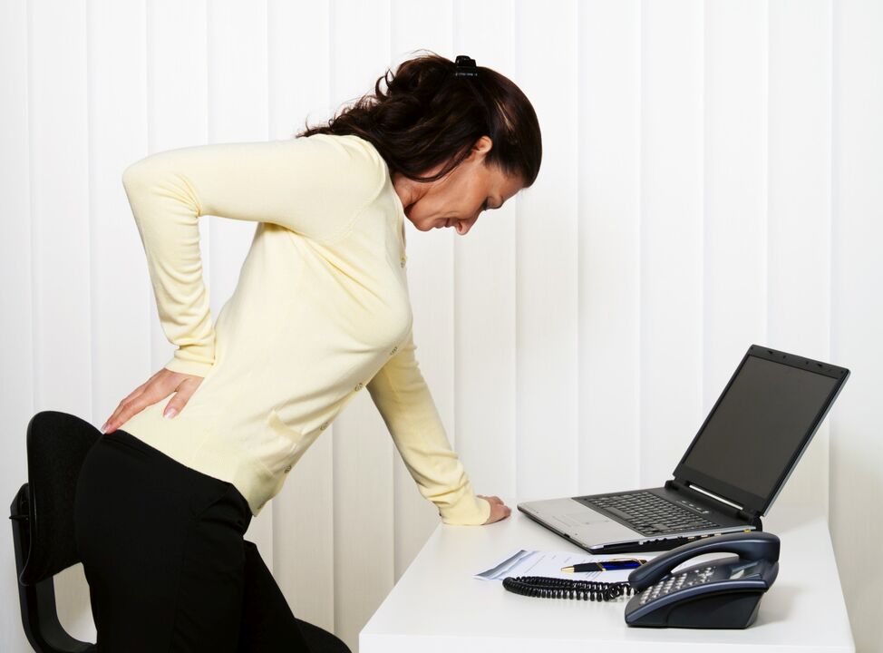 bolečine v hrbtu med sedenjem