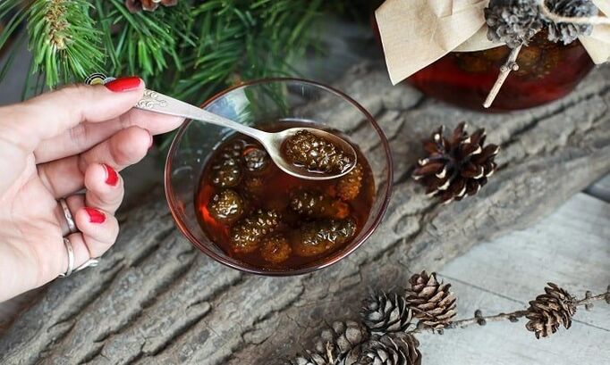 Tinktura na osnovi borovih popkov za zdravljenje cervikalne osteohondroze doma